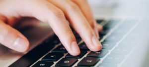 エクセルで最新の日付のデータを抽出するには？重複削除し最終日を取得